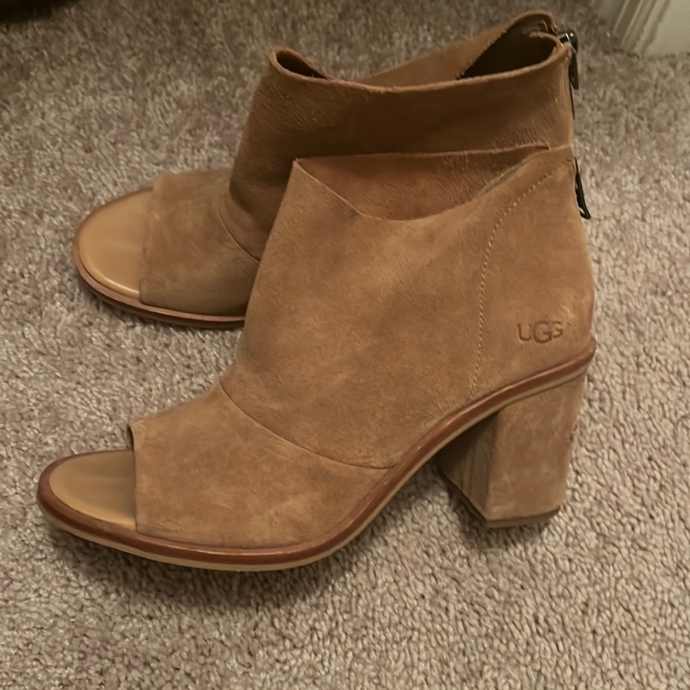 UGG Beige suede ankle booties